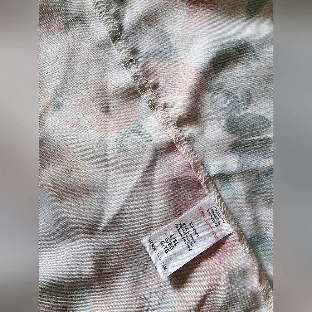 WOMEN'S sexy kimono/ robe with flower all over print size L / XL